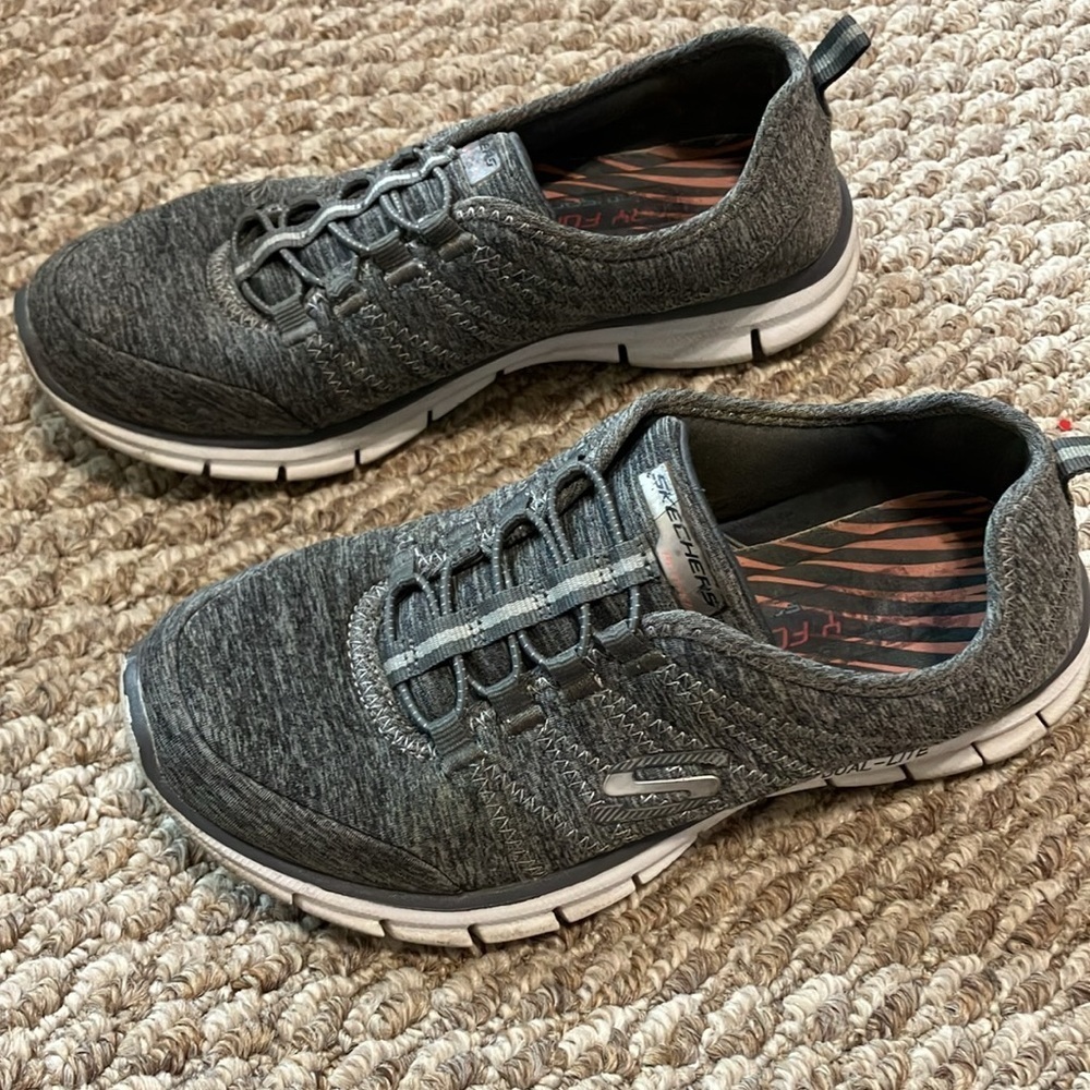 Skechers Size 6 Women’s Grey Memory Foam Sneakers